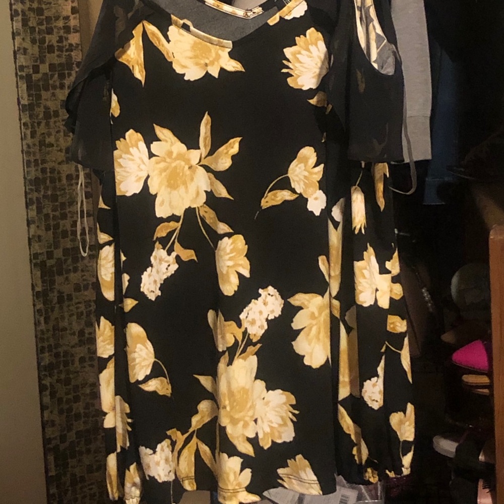 Yellow and black shirt.